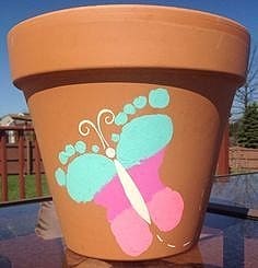 Easy DIY Foot Print Flower Pot Kids can make for Mothers Day. A great last minute gift idea for Mom's, GrandMother, or Grauntie. On a budget gift.