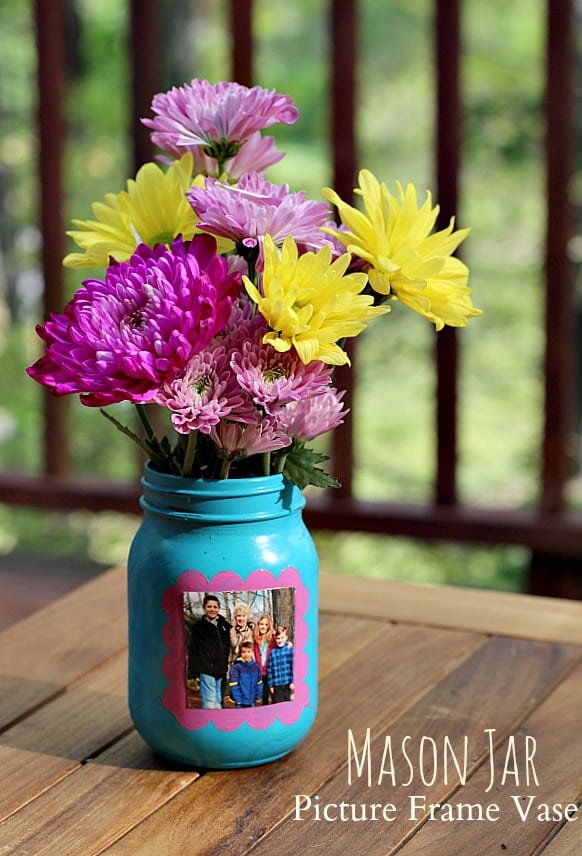 Easy DIY Photo Frame Mason Jar Vase Mothers Day craft kids can make. A great Home Decor gift idea you can do for Mom's, GrandMother, or Grauntie on a budget.