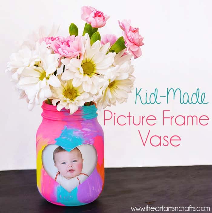 Easy DIY Photo Frame Mason Jar Vase Mothers Day craft kids can make. A great Home Decor gift idea you can do for Mom's, GrandMother, or Grauntie on a budget.