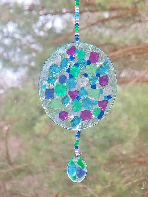 Easy DIY Sun Catcher Made of Beads Kids can make for Mothers Day. A gift idea for the garden all of the kids can help make together.