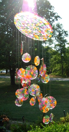 Easy DIY Sun Catcher Made of Beads Kids can make for Mothers Day. A gift idea for the garden all of the kids can pitch in for.