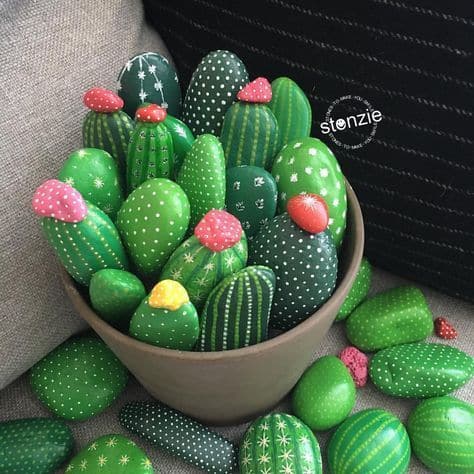 Easy DIY Stone cactus plant Mothers Day crafts kids can make. A great Summer garden gift idea you can do for Mom's, GrandMother, or Grauntie on a budget. #PaintedRocks