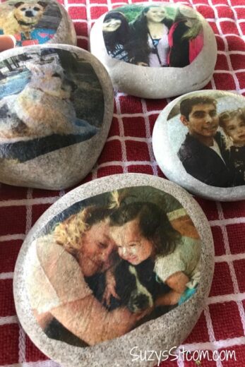 Easy DIY Photo Stone Mothers Day crafts kids can make. A great Summer garden gift idea you can do for Mom's, GrandMother, or Grauntie on a budget.