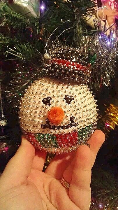 Easy DIY Sequin Christmas Snowman ornament. Best kids craft ideas, diy Christmas decorations, Christmas gift ideas, DIY Christmas gifts, Christmas crafts, Christmas Tree ideas,, apartment decorations, teachers gift