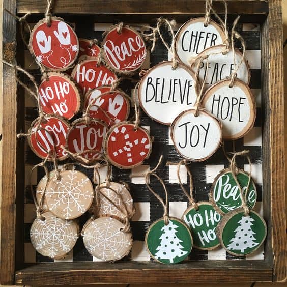 Easy DIY Rustic Farm House Tree Slice Christmas Ornaments, craft, and gift idea. Beautiful Christmas Decoration, coaster, gift idea, gift tag! Great for kids to make, teens, friends, teachers, and parties.