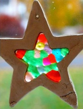 DIY Stain glass star ornament using kids beads and salt dough perfect for kids craft ideas, diy Christmas gifts, teachers gifts, diy Christmas decorations, Christmas tree ideas, gifts for friends
