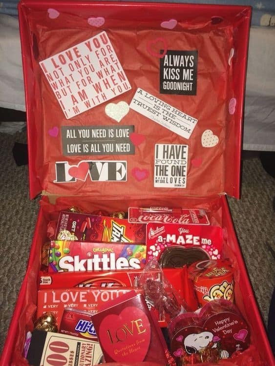 Best Romantic DIY Valentines gift for Boyfriend. Easy, Cheap, and creative box for him 