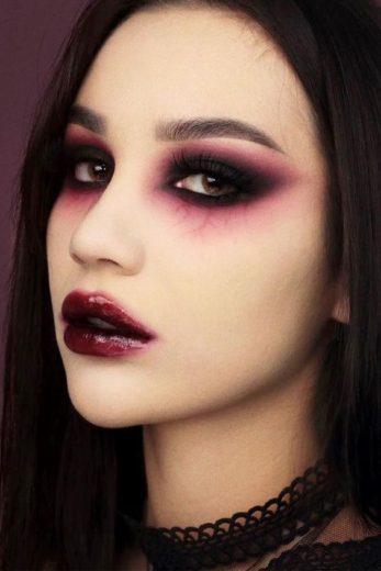 Easy Last Minute DIY Halloween Make Up, pretty, scary vampire.