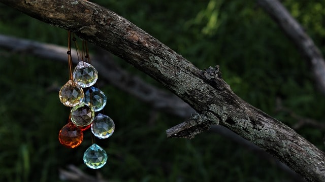 DIY Sun catchers. Such an easy DIY Mother's Day gift on a budget even kids can make.