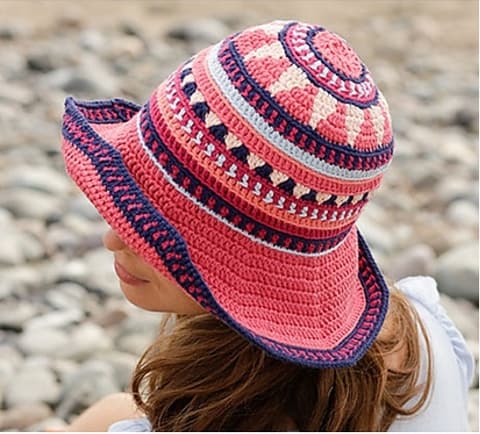 Easy DIY Multi Colored Crochet Sun Hat with FREE video tutorial and pattern. Cute, trendy outfit ideas for Spring and Summer. Also makes a great gift. nd how to tutorial. The best free crotchet patterns and tutorials.