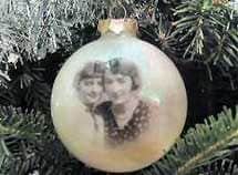 Easy DIY Family Heirloom Photo Christmas Ornament craft, and gift idea. Great for kids, teens, friends, teachers, and weddings.